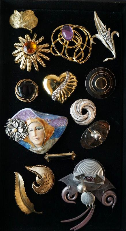 LOT OF 14 BROOCH PINS (1 of 2)