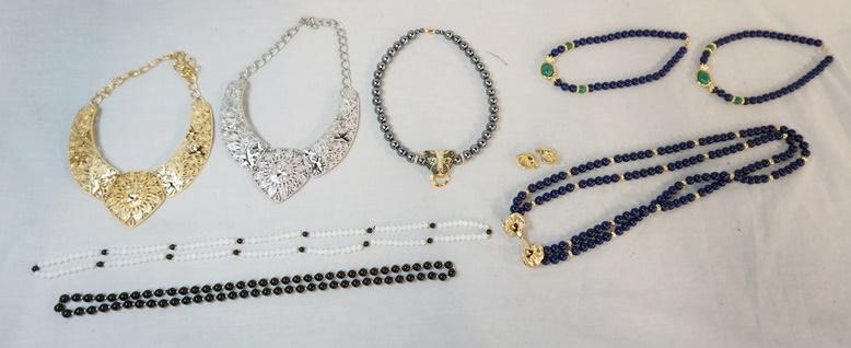 LOT OF COSTUME JEWELRY (1 of 6)
