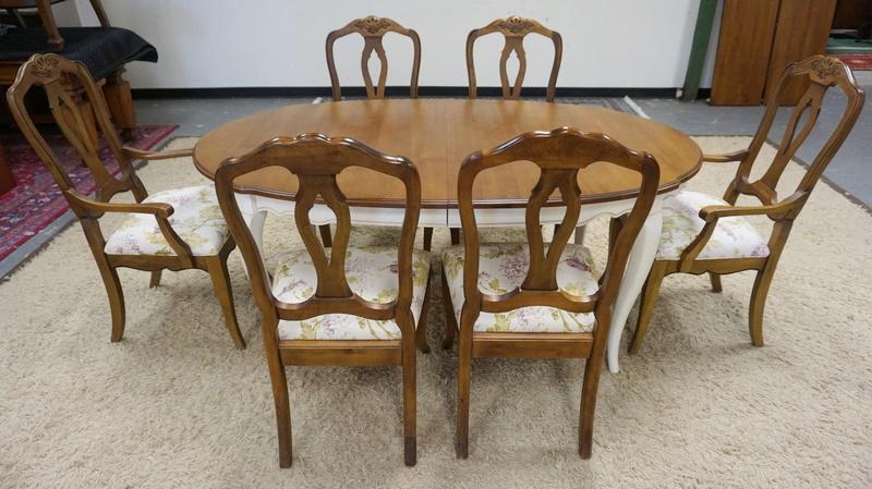 ETHAN ALLEN *FRENCH COUNTRY* TABLE & 6 CHAIRS: ETHAN ALLEN *FRENCH COUNTRY* TABLE & 6 CHAIRS, TABLE HAS 2 SKIRTED 18 IN LEAVES, TABLE IS 70 IN X 42 IN CLOSED