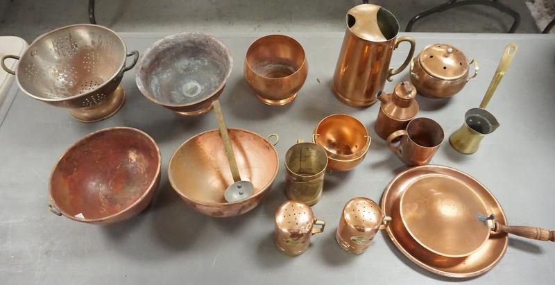 LARGE LOT OF ASSORTER COPPER COOKWARE: LARGE LOT OF ASSORTED COPPER COOKWARE, DOUBLE BOILER LINER IS CRACKED