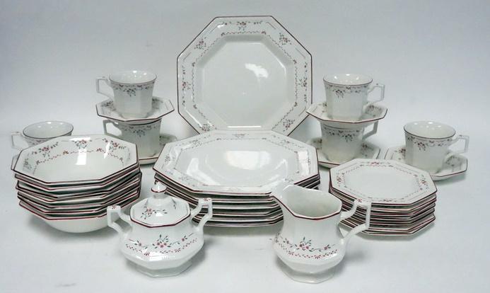 35 PIECE JOHNSON BROS *MADISON* DINNERWARE: 35 PIECE JOHNSON BROS *MADISON* DINNERWARE, DINNER PLATES ARE 10 IN
