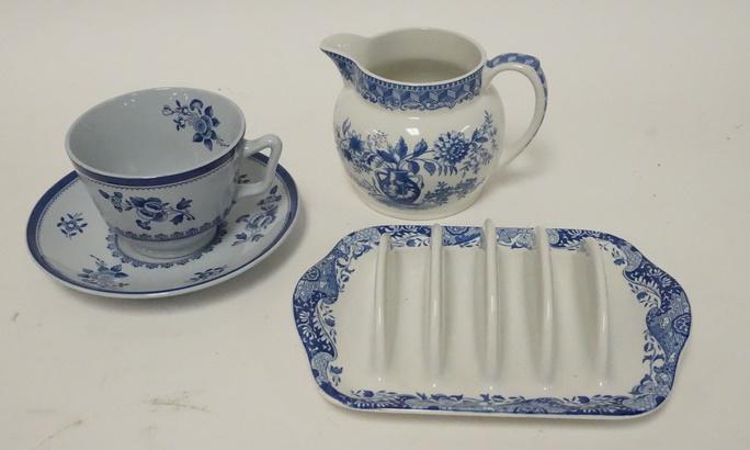 SPODE LOT OF CUP AND SAUCER, CREAMER AND TOAST HOLDER: SPODE LOT OF CUP AND SAUCER, CREAMER AND TOAST HOLDER, CREAMER IS 3 3/4 IN HIGH