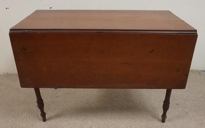 ANTIQUE COUNTRY CHERRY DROP LEAF TABLE: ANTIQUE COUNTRY CHERRY DROP LEAF TABLE, TURNED LEGS, 41 3/4 IN X 20 IN CLOSED, DROPS ARE 15 IN