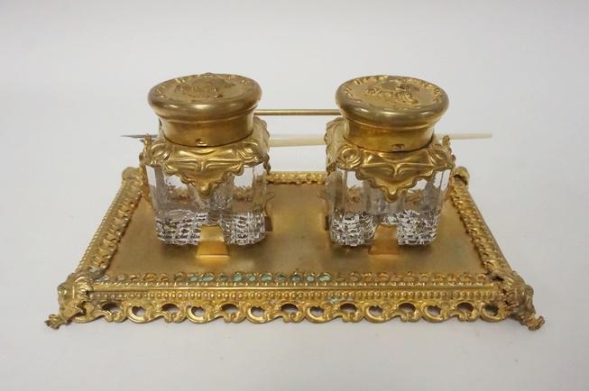 VICTORIAN GILT METAL INKWELLS W/PEN: VICTORIAN GILT METAL INKWELLS W/PEN & PEN HOLDER, 6 3/4 IN X 4 IN