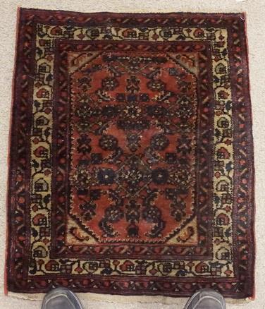 ORIENTAL THROW RUG: ORENTIAL THROW RUG, 2 FT 6 IN X 2 FT 2 IN