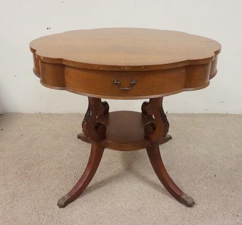 UNUSUAL CLOVER BANDED TOP EXTENSION TABLE (1 of 4)
