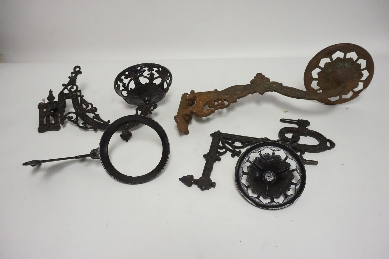 CAST IRON VICTORIAN LAMP BRACKETS (1 of 1)