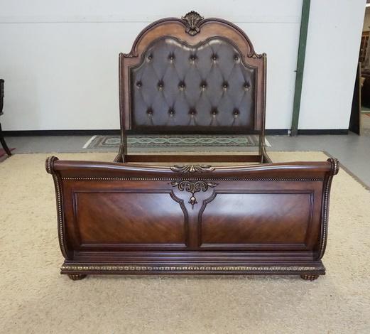 QUEEN SIZE  SLEIGH BED (1 of 4)