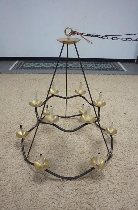 LARGE WROUGHT IRON HANGING LIGHT FIXTURE (1 of 2)