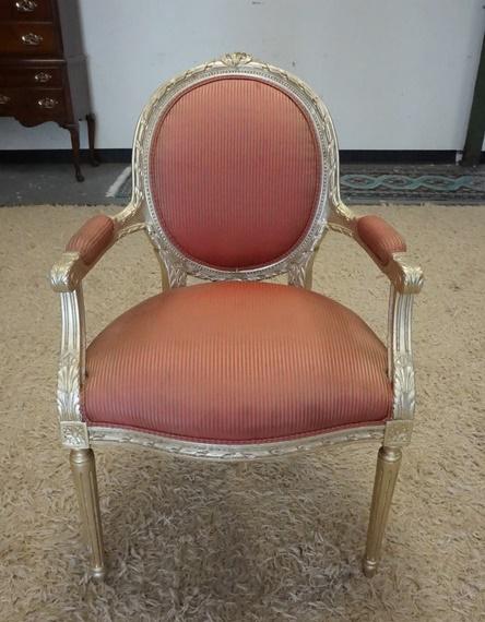 GILT SILVER UPHOLSTERED MEDALION DECK ARM CHAIR: GILT SILVER UPHOLSTERED MEDALION DECK ARM CHAIR