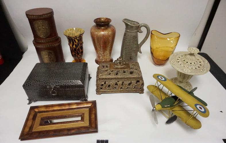 LOT OF DECORATED ACCENT PIECES (1 of 1)