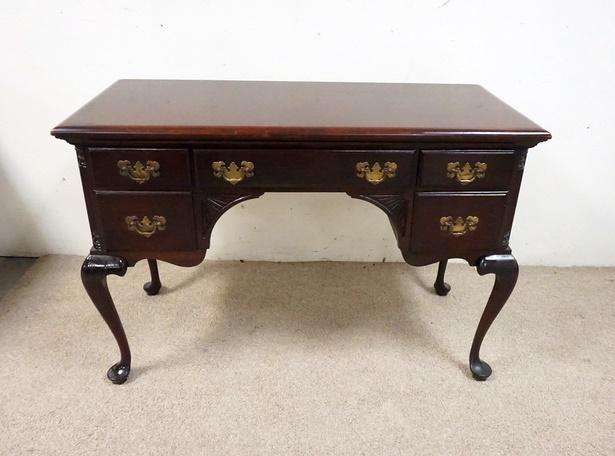 MAHOGANY LADIES WRITING DESK: MAHOGANY 5 DRAWER QUEEN ANNE STYLE LADIES WRITING DESK. 44 IN X 19 IN. 30 IN H