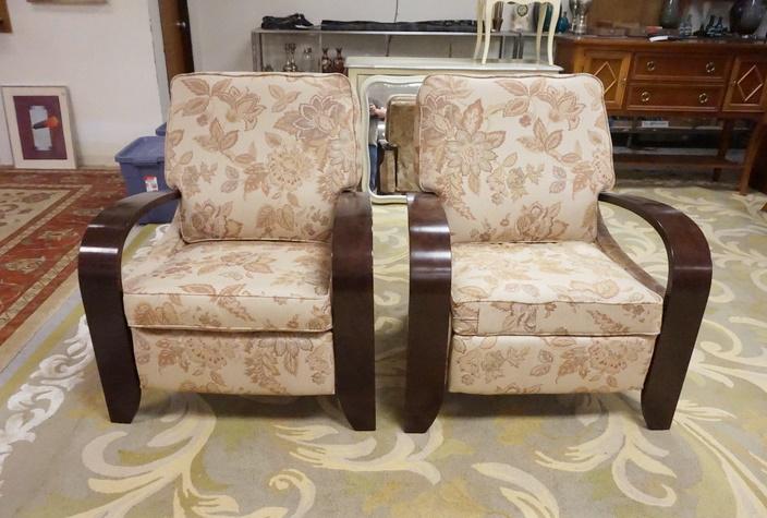 PAIR OF LAZYBOY RECLINERS: PAIR OF LAZYBOY RECLINERS W/BENTWOOD ARMS