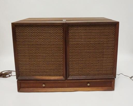 MID CENTURY MODERN AIRLINE STEREO (1 of 2)