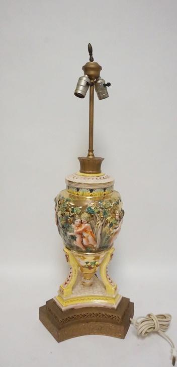 LARGE CAPODIMONTE TABLE LAMP (1 of 3)