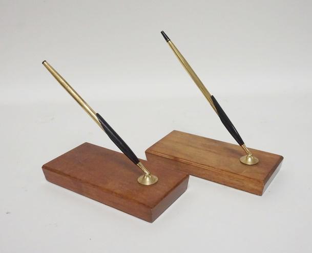 2 CROSS GOLD FILLED PENS W/WOODEN HOLDERS: 2 CROSS GOLD FILLED PENS W/WOODEN HOLDERS