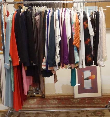 LARGE LOT OF WOMEN'S CLOTHING (1 of 6)