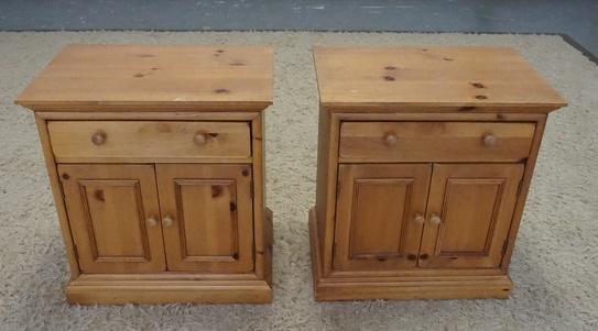PAIR OF LANE ONE DRAWER, 2 DOOR NIGHTSTANDS: PAIR OF LANE ONE DRAWER, 2 DOOR NIGHTSTANDS, 24 IN X 16 IN X 26 IN HIGH