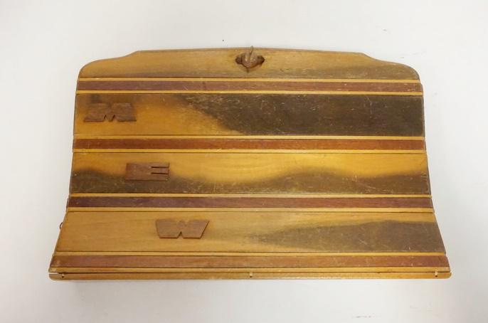 UNUSUAL EARL GRESH WOODEN PURSE: UNUSUAL EARL GRESH WOODEN PURSE, HAS INITIALS MEW IN WOOD, 11 1/2 IN X 8 IN