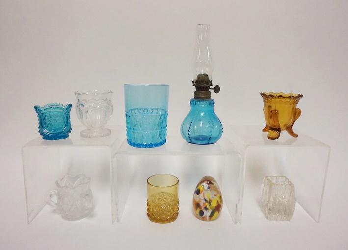GLASS LOT W/BLUE MINIATURE LAMP, TUMBLER: GLASS LOT W/BLUE MINIATURE LAMP, TUMBLER, TOOTHPICK HOLDERS, & AN EGG PAPERWEIGHT, TEXAS TOOTHPICK HOLDER