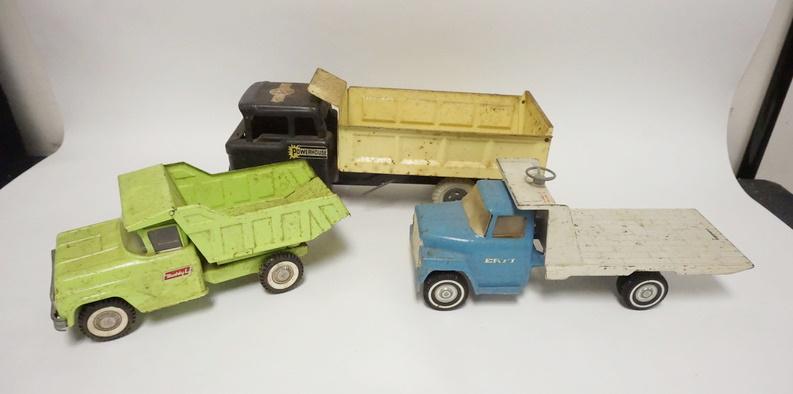 3 ERTLE, BUDDY L & POWERHOUSE TIN TRUCKS: 3 ERTLE, BUDDY L & POWERHOUSE TIN TRUCKS, AS FOUND, LONGEST IS 20 IN