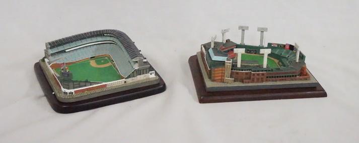 2 MODEL BASEBALL FIELDS FROM THE DANBURY MINT (1 of 3)