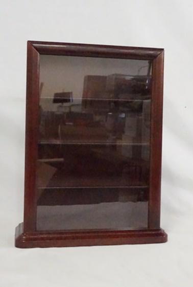 DISPLAY CASE FOR MODEL CARS (1 of 4)