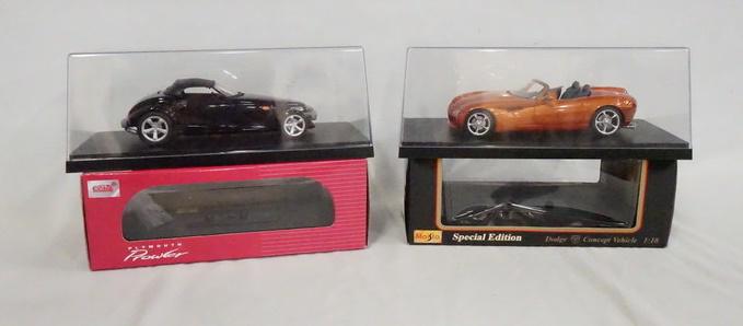 2 MODEL CARS IN DISPLAY CASES W/ ORIGINAL BOXES (1 of 1)
