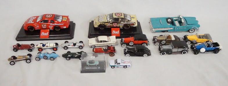 LOT OF DIE CAST MODEL CARS (1 of 4)