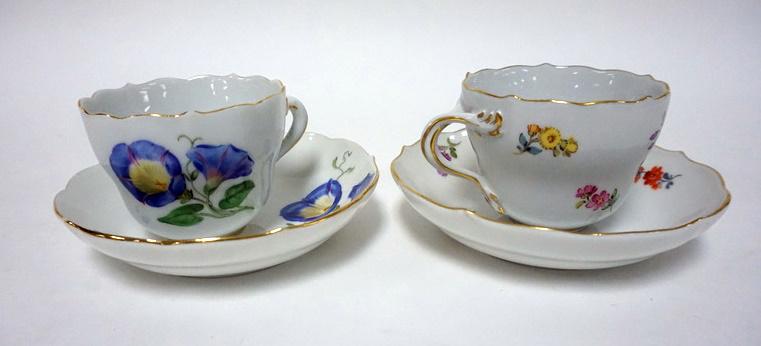 2 MEISSEN CUPS AND SAUCERS: 2 MEISSEN CUPS AND SAUCERS WITH GILT EDGE AND FLORAL DECORATIONS, 2 1/2 IN HIGH