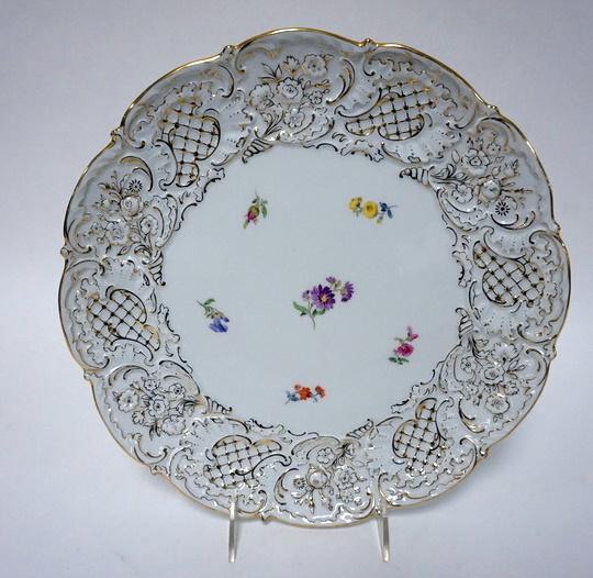 MEISSEN PLATE: MEISSEN 11 1/2 IN PLATE WITH GILT AND FLORAL DECORATIONS
