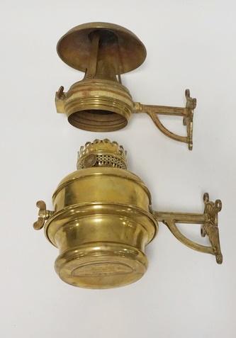 BRASS RAILROAD CAR LAMP (1 of 3)