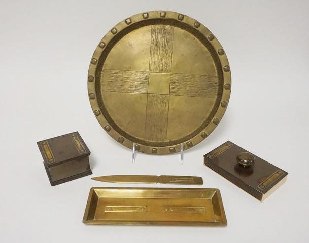 BRADLEY & HUBBARD 5 PIECE BRASS DESK SET (1 of 3)