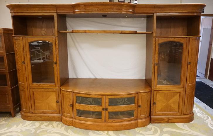 3 PIECE OAK ENTERTAINMENT CENTER (1 of 3)