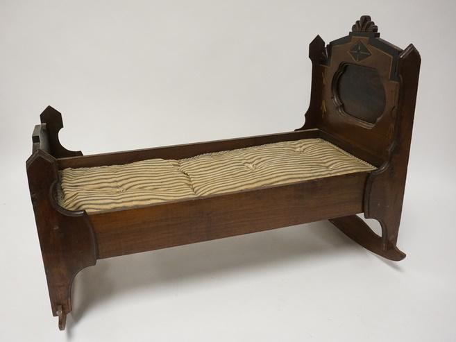 VICTORIAN DOLL BED (1 of 3)