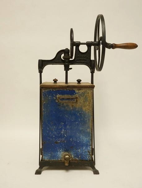 DAZEY BUTTER CHURN (1 of 3)