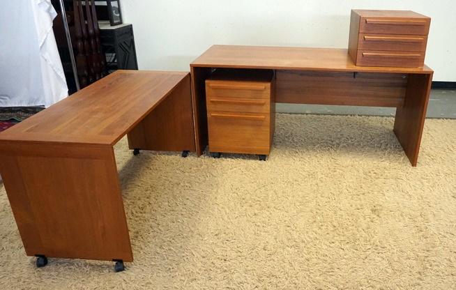 DANISH MODERN 2 PART L SHAPED DESK (1 of 3)