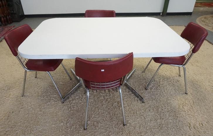 NICE VINTAGE CHROME KITCHEN DINETTE SET (1 of 3)
