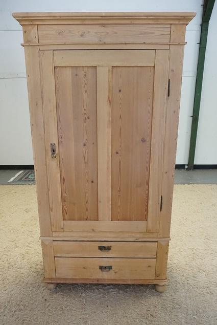 1 DOOR PINE CUPBOARD (1 of 2)