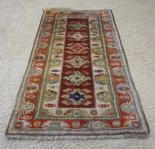 ORIENTAL THROW RUG (1 of 4)