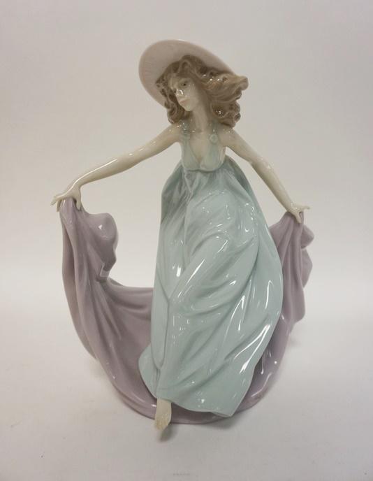 LLADRO FIGURE OF DANCING WOMAN (1 of 2)