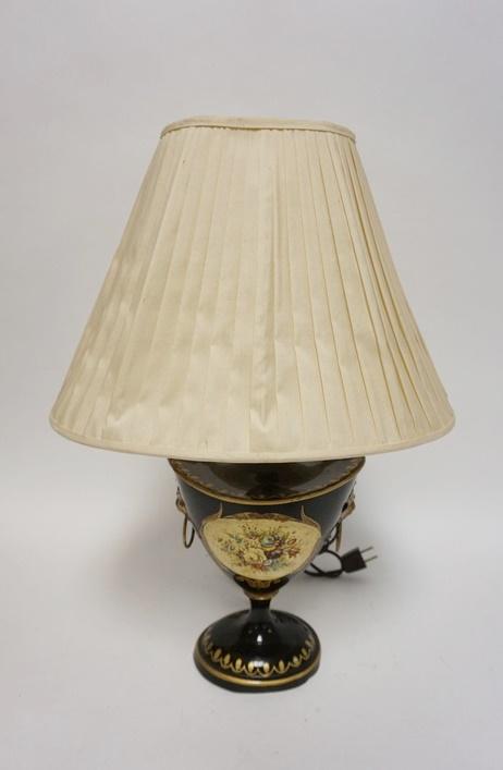 TOLE DECORATE D TIN LAMP (1 of 4)
