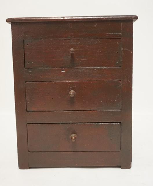 MINIATURE 3 DRAWER CHEST (1 of 2)