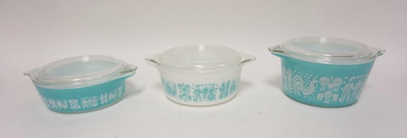 VINTAGE PYREX COVERED DISH SET (1 of 3)