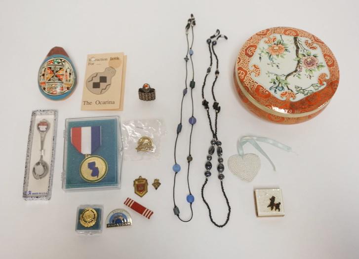 LOT OF JEWELRY & MISC ITEMS (1 of 3)