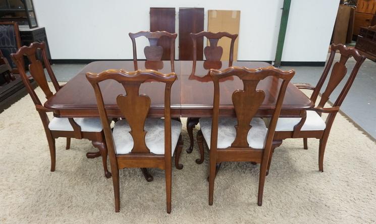 SOLID CHERRY QUEEN ANNE STYLE DINING ROOM SET (1 of 4)
