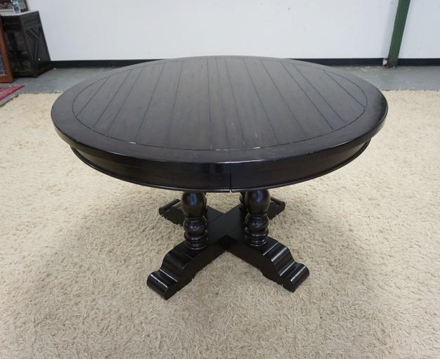 ROUND COUNTRY TABLE: ROUND COUNTRY TABLE W/ONE TABLE LEAF, 4 FT X 30 1/4 IN, TABLE LEAF IS 24 IN WIDE