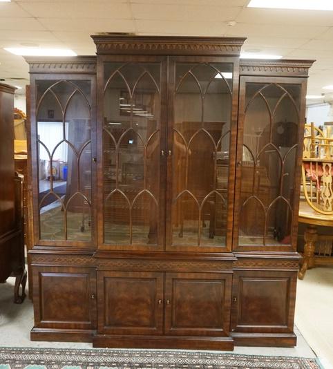 HENREDON MAHOGANY BREAKFRONT (1 of 4)