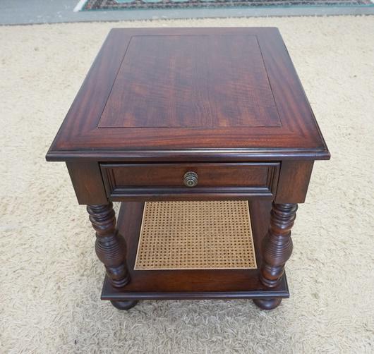 LANE 1 DRAWER END TABLE (1 of 3)