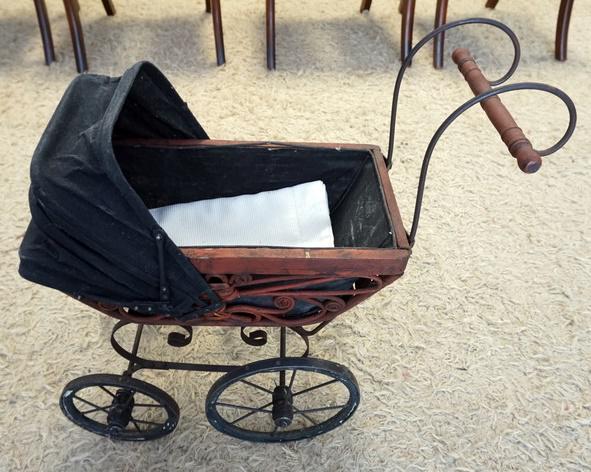 ORNATE DOLL CARRIAGE: ORNATE DOLL CARRIAGE